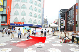 （２）そのまま歩道橋まで進みます。