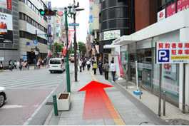 （４）歩道をそのまま直進します。